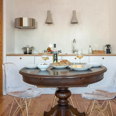 Plum Guide - Lemon Zing Lisboa